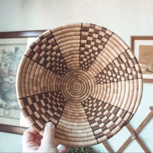 Coiled raffia wall basket